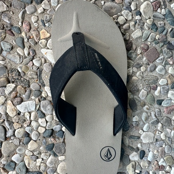 Volcom Flip Flops. - Picture 5 of 5